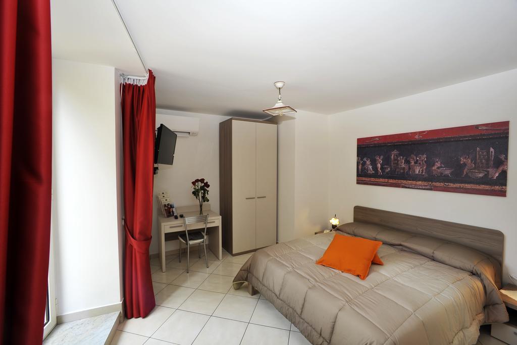 Italia Apartment Napoli Esterno foto